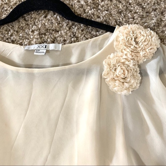 FOREVER 21• cream overlay peasant top - Picture 3 of 5